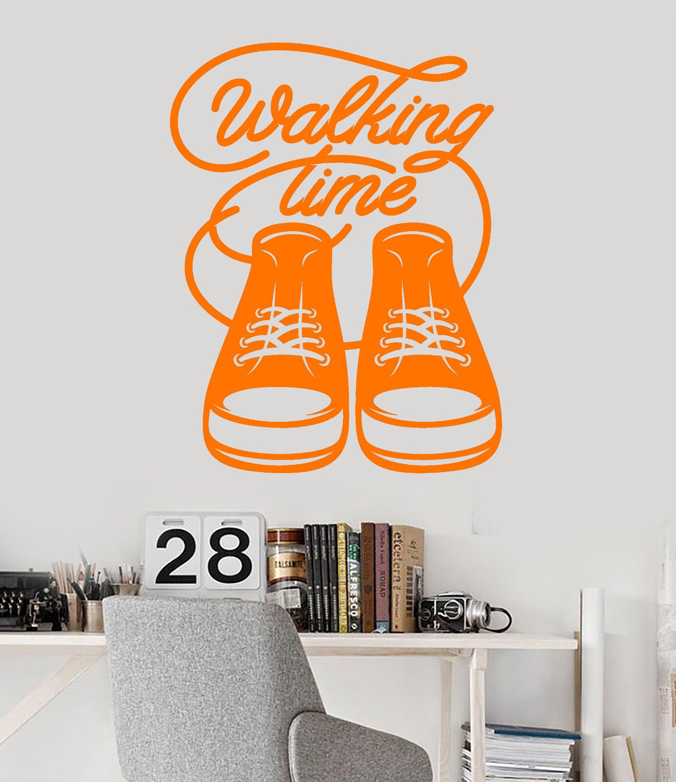 Wandaufkleber mit Zitat „Sneakers Walking Time“ aus Vinyl (2377ig)