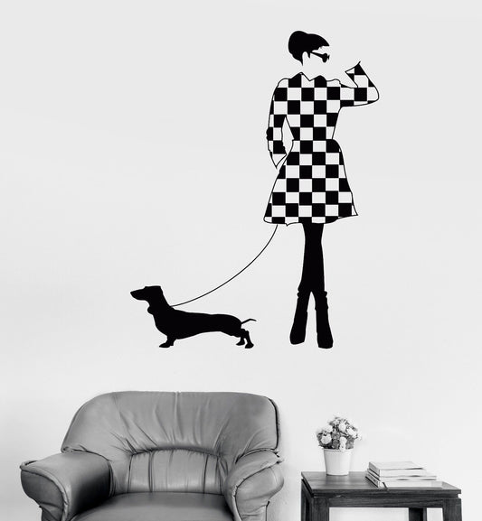 Autocollant Mural en vinyle dame avec un chien, autocollants muraux de Style à la mode pour fille (568ig)