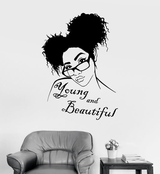 Autocollant mural en vinyle, coiffure de fille africaine portant des lunettes, autocollants de citation (3390ig)