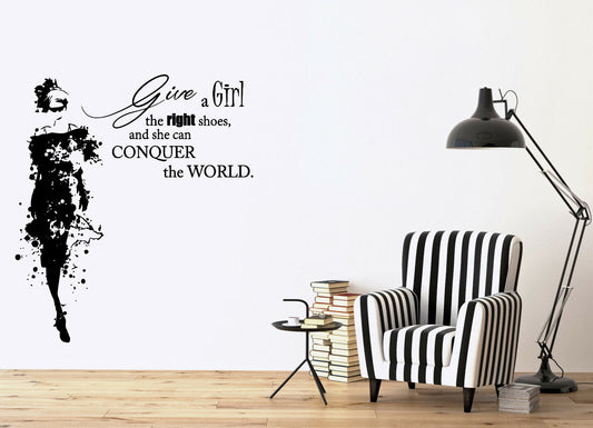 Autocollant mural en vinyle, fille tendance en robe avec citation de mots (n1132)